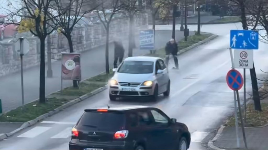 Automobil u kojem su bježali pljačkaši, ukraden jutros u Tuzli