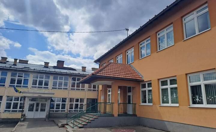 Osnovna škola u Visokom zabranila mobitele i gazirana pića: Odluka stupa na snagu sutra