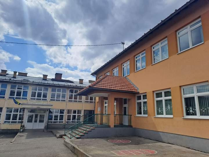 Osnovna škola u Visokom zabranila mobitele i gazirana pića: Odluka stupa na snagu sutra