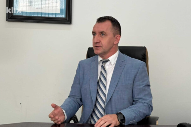 Direktor škole u BiH zabranio mobitele: „Vrijeme je da djeca ponovo uče i razgovaraju!“