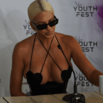 Karleuša kritikovala Srbe i skup u Novom Sadu: “Od tragedije ste napravili farsu sa palestinskim zastavama!”