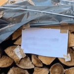 Samo u BiH: Lopovi mu noću krali drva, pa im ostavio poruku