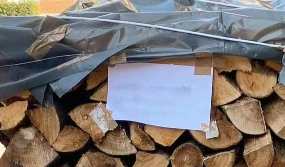 Samo u BiH: Lopovi mu noću krali drva, pa im ostavio poruku