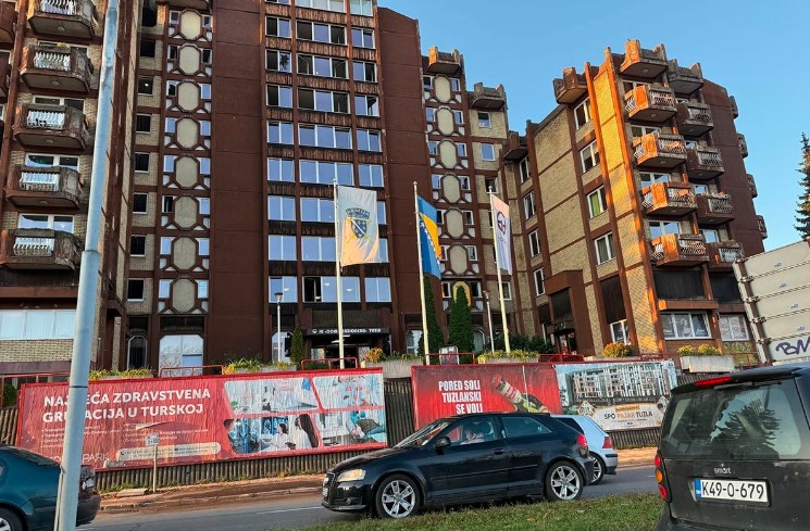 Užas u tuzlanskom Domu za stare: Njegovatelj progovorio, građani traže pravdu na ulicama