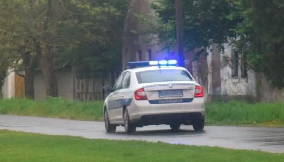 Porodična tragedija u Srbiji: Ubio oca i brata, majka i drugi sin ranjeni