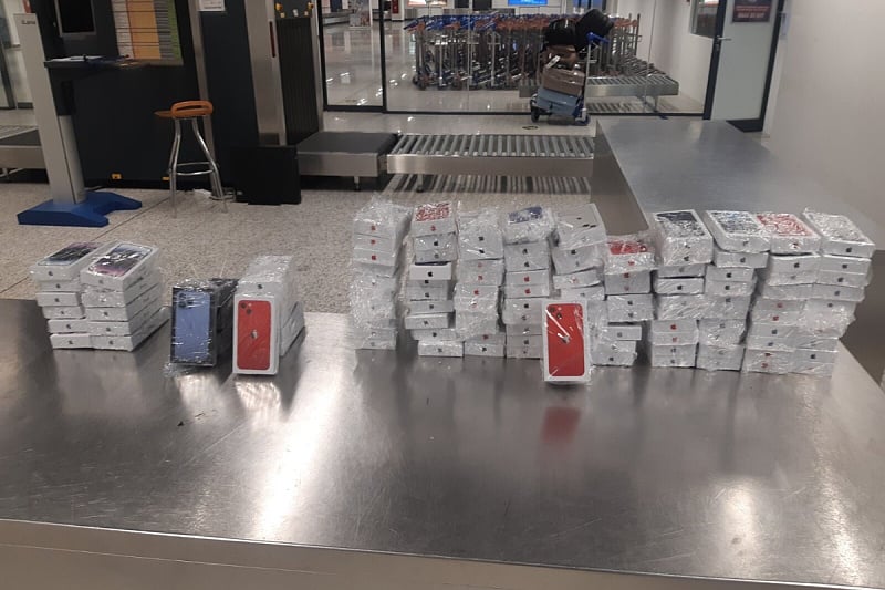 Nevjerovatan prizor u Sarajevu: Pogledajte šta su službenici pronašli kod putnika iz Istanbula!