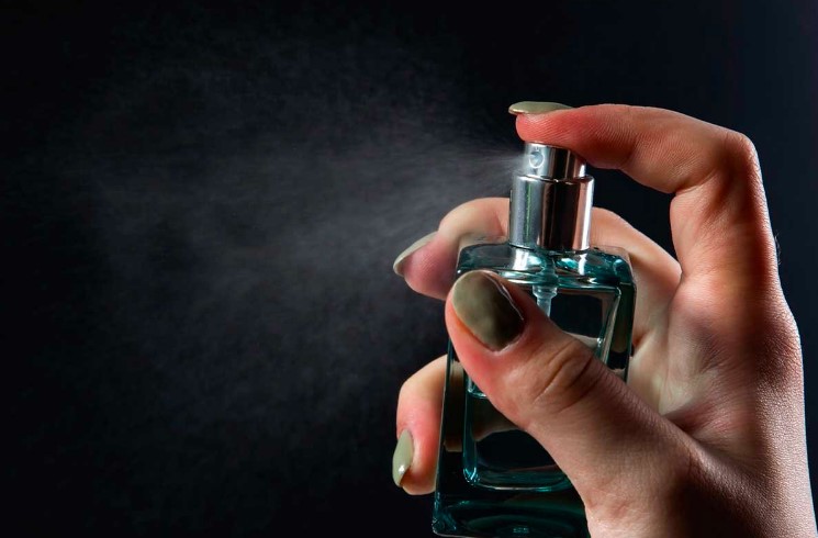 Namažite ovo na mjesto gdje ćete prsnuti parfem, mirisaćete satima