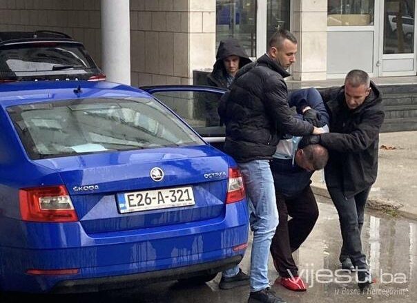 Opasni pljačkaš iz Kalesije uhapšen: Doveden u Tužilaštvo TK (FOTO)