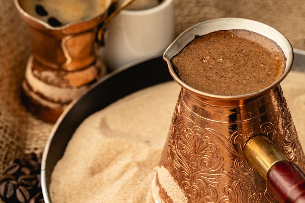 Savršena gustina i aroma: Evo na koji način Turci pripremaju kafu, jedan korak je ključan