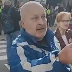 BORAC ARBiH TOKOM PROTESTA U TUZLI PSOVAO RAMI ISAKU: “Dvoje djece sam izgubio…” (VIDEO)