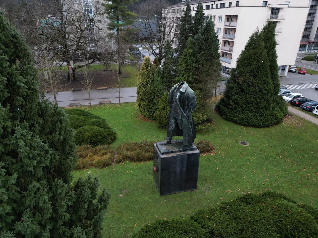 Odrubljena glava sa spomenika Titu: “Sramno djelo”