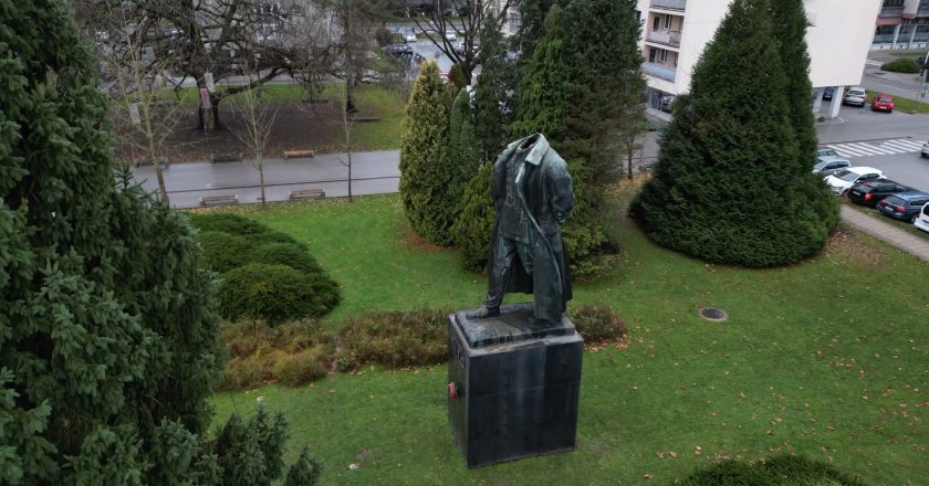 Odrubljena glava sa spomenika Titu: “Sramno djelo”