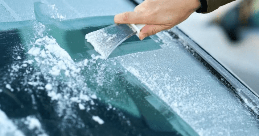 U Austriji nesvjesno možete platiti kaznu dok čistite led s automobila