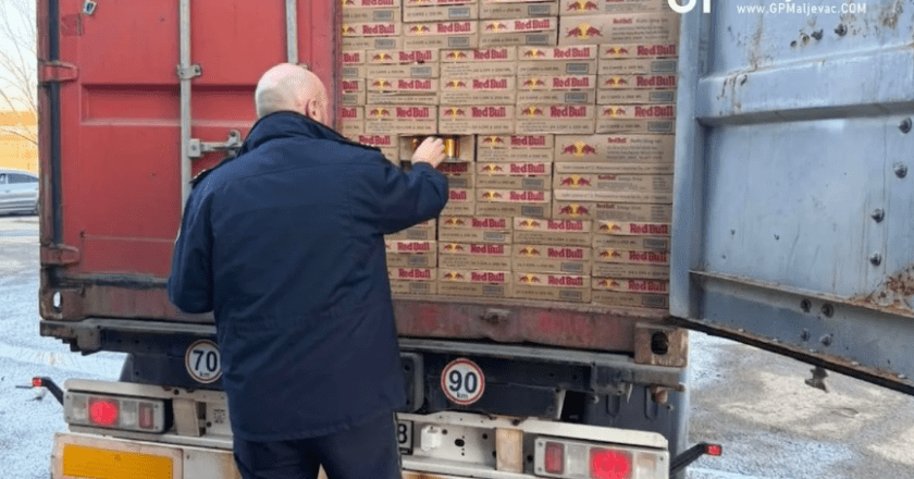 Na granici zaustavljen šleper: Pogledajte šta su pokušali uvesti u BIH, oduzeto 69.600 limenki