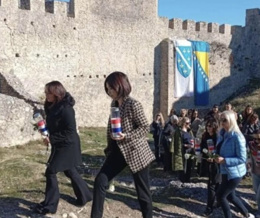 Žene HDZ-a BiH burno reagovale zbog zastava s ljiljanima u Blagaju