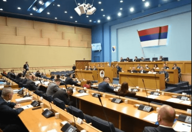 BURNO U BANJALUCI: Usvojen budžet uz rekordna zaduženja – opozicija bijesna