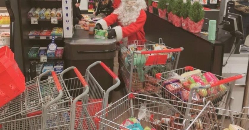 Djedovi Mrazovi i vilenjaci u Montrealu opljačkali supermarket i hranu podijelili siromašnima