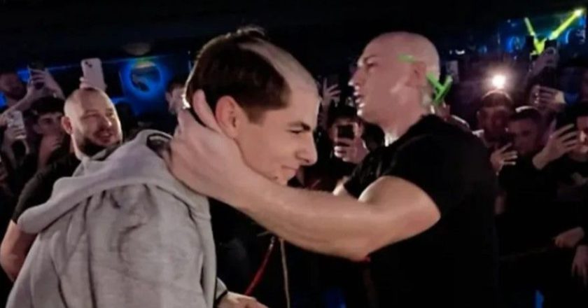 Desingerica ponovo otišao korak dalje: Na nastupu ošišao mladića, publika sve snimala