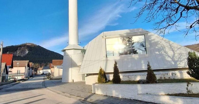 Muškarac na Kupresu prijetio imamu i vrijeđao muslimane: “Smeta mi ezan”