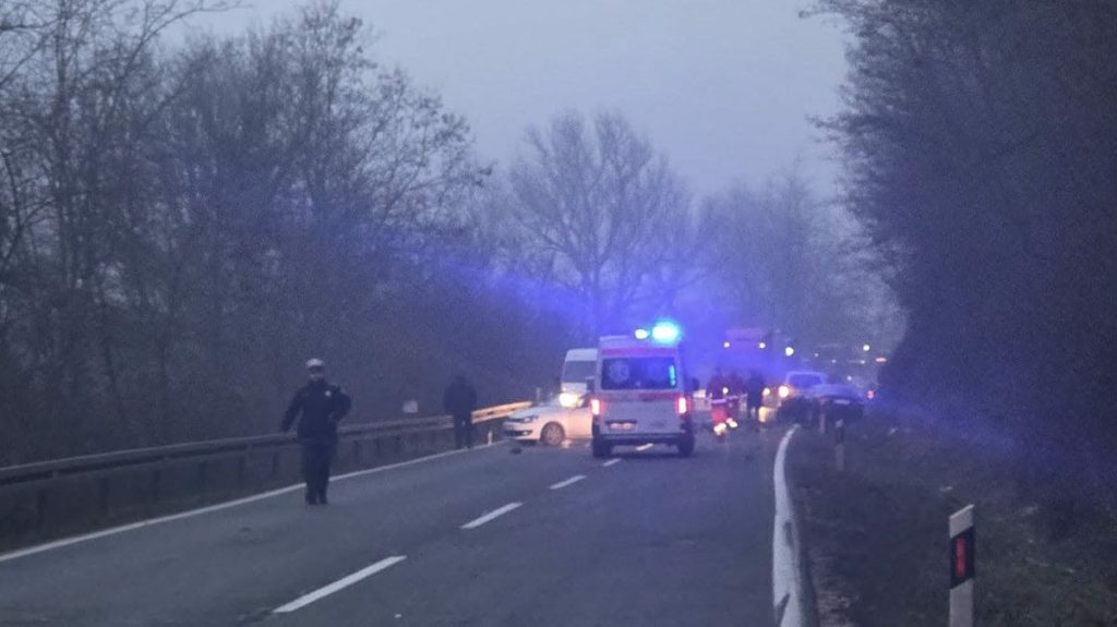 TEŠKA SAOBRAĆAJNA NESREĆA KOD ZENICE: Sudar pet vozila, saobraćaj potpuno obustavljen