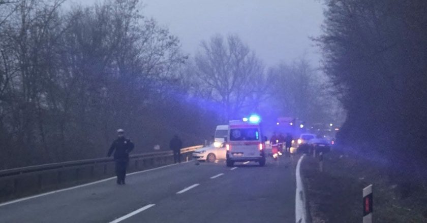 TEŠKA SAOBRAĆAJNA NESREĆA KOD ZENICE: Sudar pet vozila, saobraćaj potpuno obustavljen