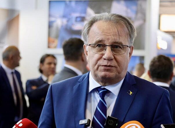 Nikšić otkrio plan: Koliko će rasti minimalna plata i penzije u FBiH?