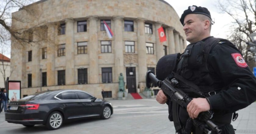 URNEBESAN ZAHTJEV BANJALUČKOG ADVOKATA: Traži predsjednički Mercedes za slavu kod kuma i salu Palate RS za kartanje