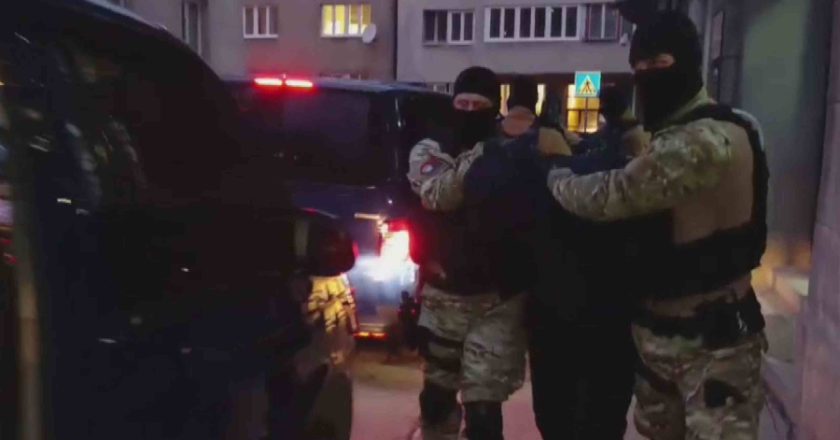 Kriminalac osuđen na tri i po godine zatvora: Ministar Isak ga dobro zna, zajedno su putovali u Srebrenicu (FOTO)