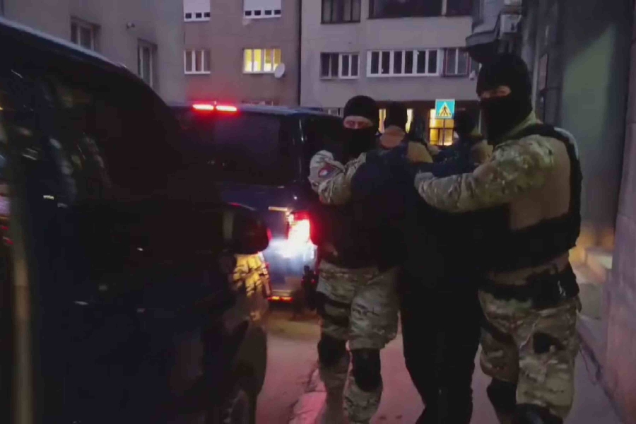 Kriminalac osuđen na tri i po godine zatvora: Ministar Isak ga dobro zna, zajedno su putovali u Srebrenicu (FOTO)