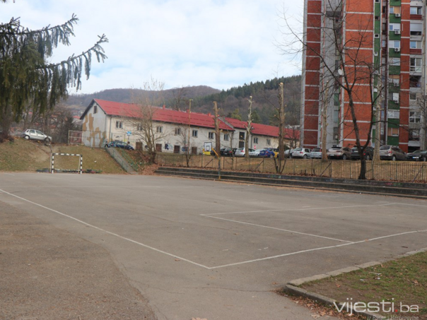 DOJAVE O BOMBAMA U ŠKOLAMA U TK: Nastava obustavljena, policijske provjere u toku