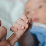 VELIKA PODRŠKA PORODICAMA: Općina u BiH donijela odluku o naknadama za novorođenčad od 400 do 10.000 KM