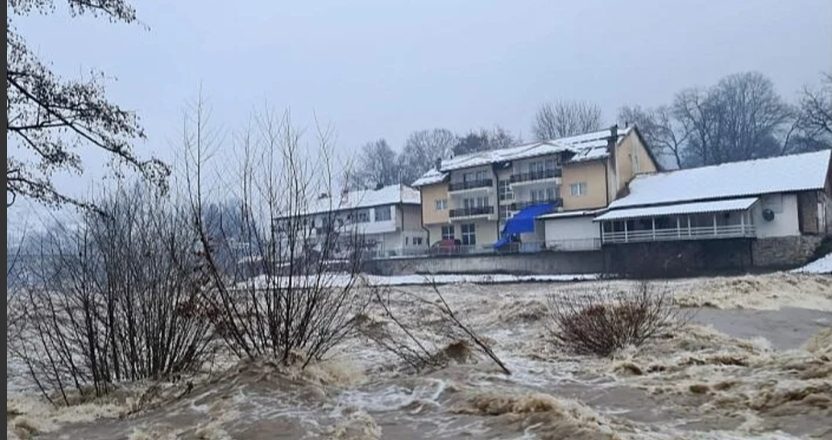 Situacija eskalira: U još jednom gradu BiH uvedeno vanredno stanje, apel upućen susjedima