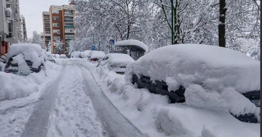 Snijeg zatrpava BiH: Danas se u pojedinim krajevima očekuje i do 35 centimetara