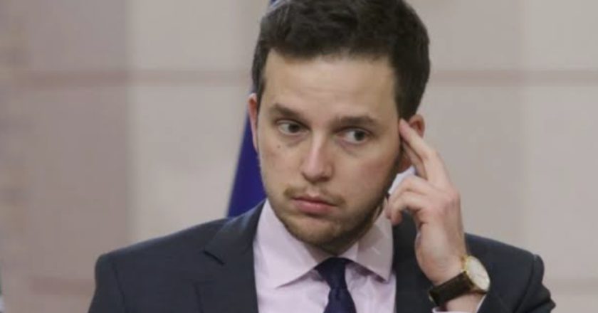 Uk upitan gdje je hiljadu radnika preduzeća „Rad“ dok se pozivaju ljudi s biroa: „U kancelarijama“