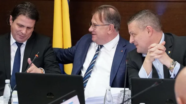 Novi šamar građanima BiH: Narod jedva živi, a vlast sebi podiže plaće