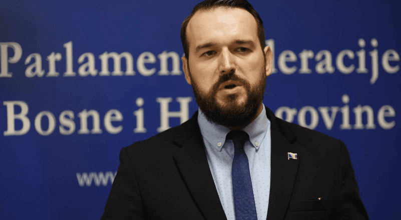 Upozorenje iz Parlamenta: Čavalić tvrdi da novi zakon ugrožava minimalne penzije