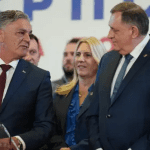 OSTALI UKLJUČENI MIKROFONI: SNSD-ovci ismijavali SDS i spominjali vehabije – “Tamo ih ima najviše”