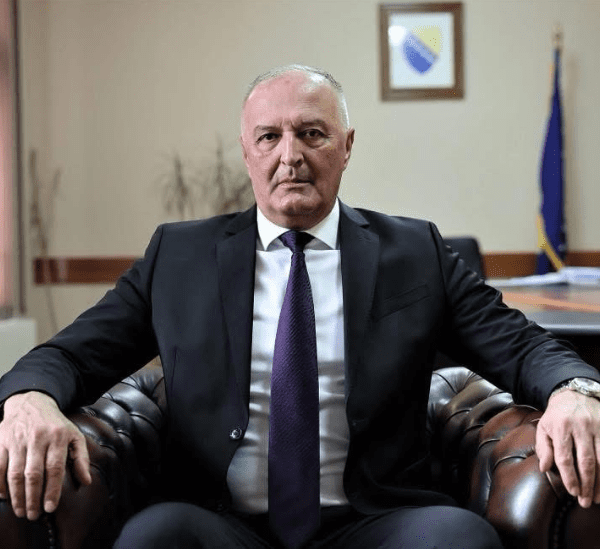 ŠTA SE DEŠAVA? Helez uputio direktan poziv Dodiku: “Pokrenite…”