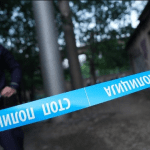 Nakon ubistva, navodno je suprugu žrtve prisilio da uklanja tragove zločina.