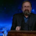 Voditelj iranske televizije zaplakao pri objavi vijesti o smrti Hameneija