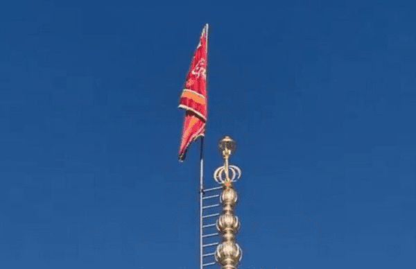 Crvena zastava iznad džamije u Iranu poručuje: pravda i odmazda