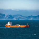 “PREDZNAK MIRA?” Promet kroz Hormuški moreuz raste – stižu novi signali…