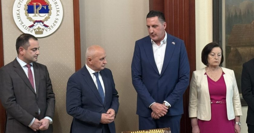 Elek izbjegao pitanje: Nema izjava za novinare koji su razotkrili mutne rabote