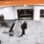 Ovo je trenutak kada naoružani napadač kreće prema Trumpu