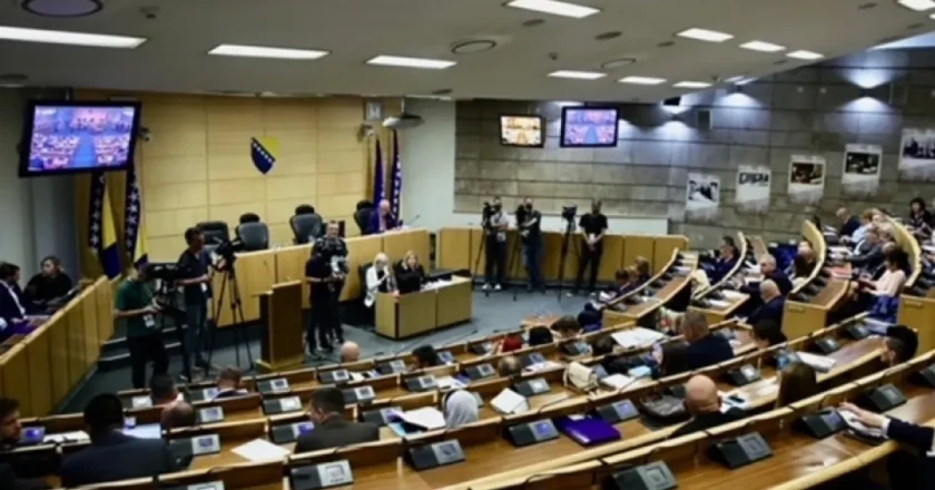 BURNO U SARAJEVU: Sjednica Predstavničkog doma Parlamenta Federacije Bosne i Hercegovine