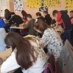 Nova pravila u školi u BiH podigla buru: bez mobitela, šminke i lakiranih noktiju