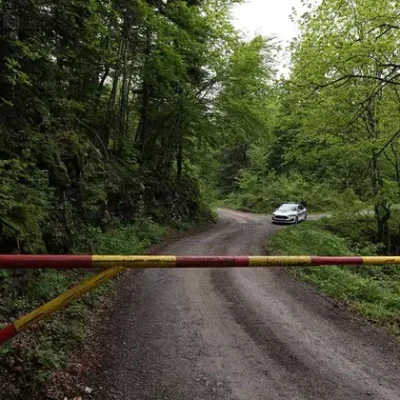 Horor u šumi: Nakon sukoba grupe ljudi pronađeno tijelo umotano u ćebe