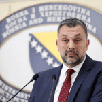 KONAKOVIĆ ŽESTOKO UDARIO NA DODIKA: “Poznata seoska varalica ponovo servira šarene laže!”