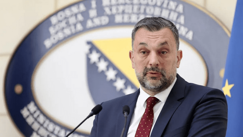 KONAKOVIĆ ŽESTOKO UDARIO NA DODIKA: “Poznata seoska varalica ponovo servira šarene laže!”