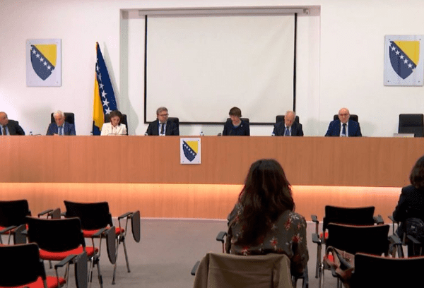 POTPISI PREDANI CIK-u: UTRKA ZA PREDSJEDNIŠTVO POSTAJE SVE ZANIMLJIVIJA